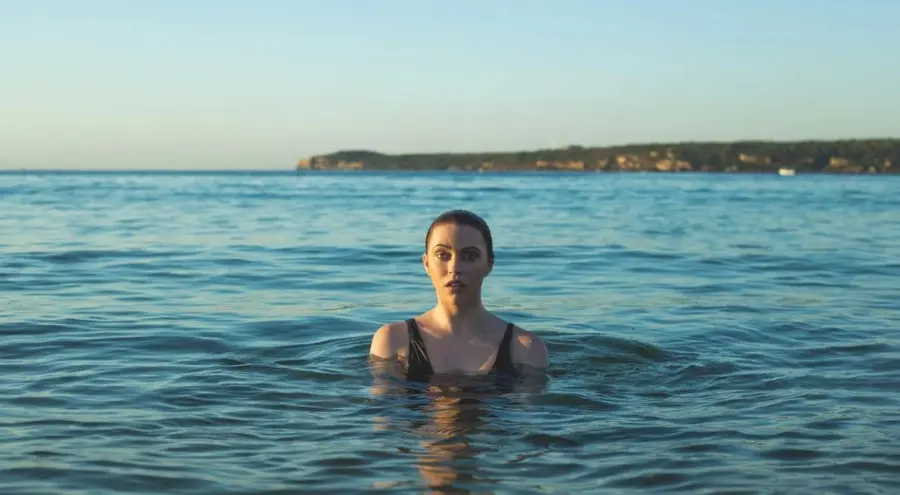 Milly Carlucci, la conduttrice si concede una vacanza in barca