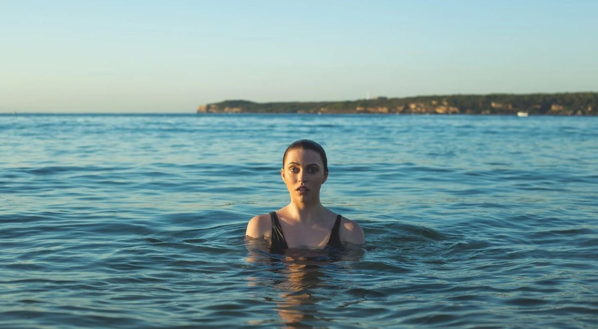 Milly Carlucci, la conduttrice si concede una vacanza in barca