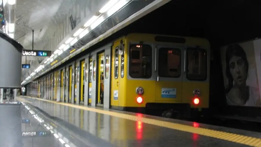 Napoli metro: scontro tra treni nella linea 1